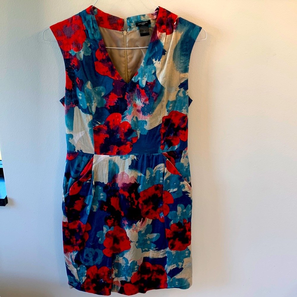 Ann Taylor floral, lined, sleeveless dress size 8 with pockets